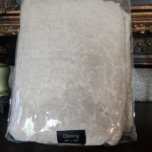 Tahari Tablecloth/Napkin- Set